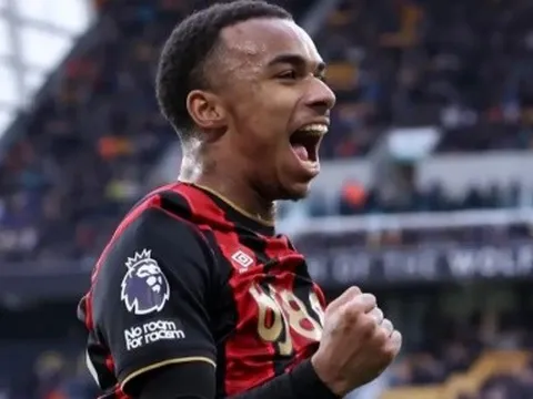 Bournemouth từ chối bán Junior Kroupi cho Barcelona