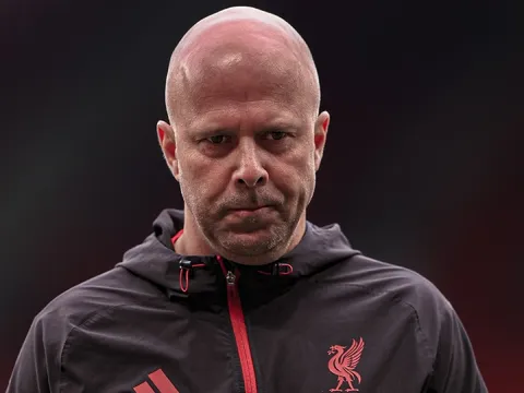 Liverpool có đang quá kiên nhẫn với sai lầm của Arne Slot?