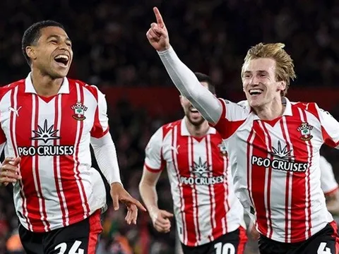 Shea Charles và màn "chào hàng" trị giá 20 triệu bảng tới Manchester United