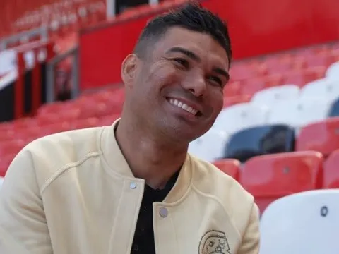 Casemiro nêu lý do Carrick xứng đáng ở lại