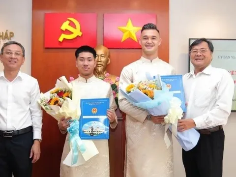 Khoa Ngo và Patrik Lê Giang nhận quốc tịch Việt Nam
