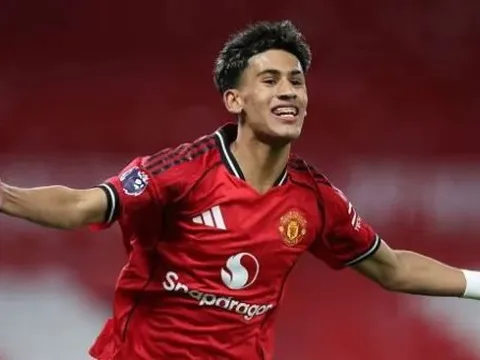 Sao mai 15 tuổi ghi 21 bàn, được Darren Fletcher ca ngợi