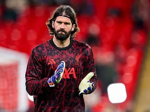 Alisson tái xuất giúp Liverpool tự tin đấu Aston Villa