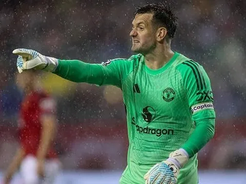 Man Utd chốt gia hạn hợp đồng với Tom Heaton