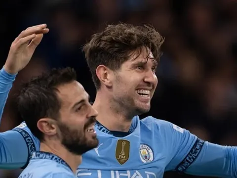Stones và Silva được Man City vinh danh đặc biệt