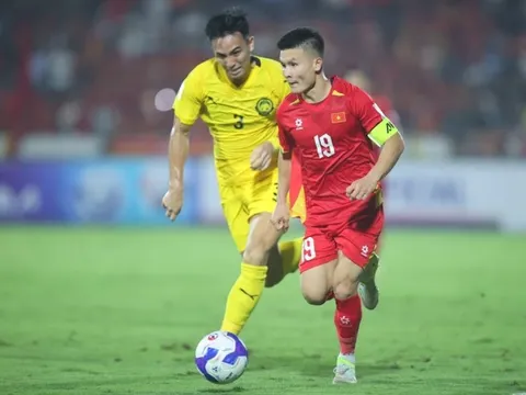 AFC phạt VFF hơn 11 ngàn USD vì pháo sáng trận thắng Malaysia