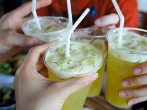 5 nhóm người tránh uống nước mía trong mùa hè