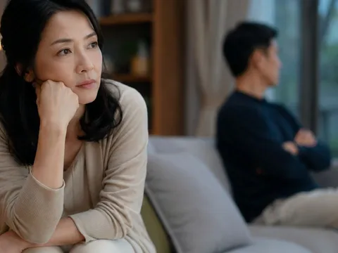 Sau tuổi 40, nhiều phụ nữ sợ nhất không phải là chồng ngoại tình hay sợ nghèo mà là cảm giác này
