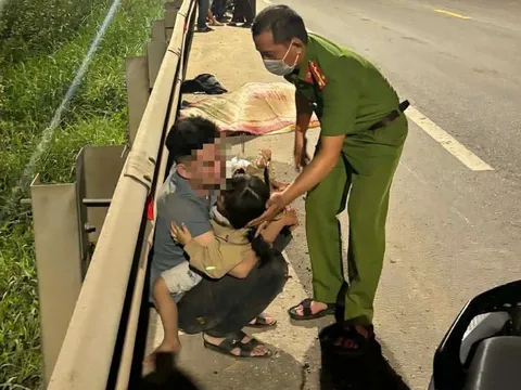 Thai phụ tử vong thương tâm sau cú đánh lái tránh ô tô trên đường