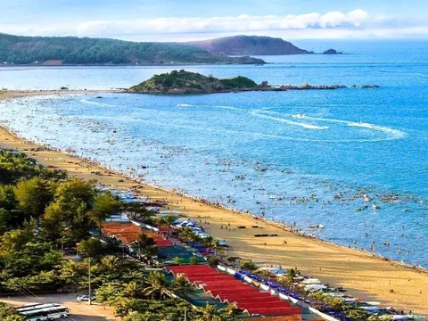 12 bãi biển đẹp ở miền Trung nên đi vào hè 2026, có nơi mệnh danh “thiên đường hạ giới”, xứng đáng để khám phá