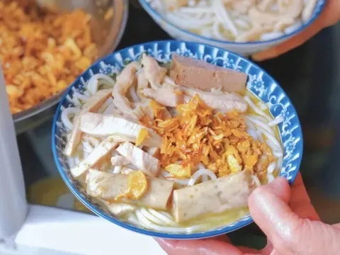 Món bún đặc sản chỉ có ở Hà Nội, gọi đến đâu ăn đến đấy, quán nào cũng kín chỗ, bán vài tiếng là hết 