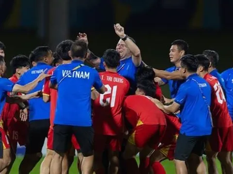 HLV Cristiano Roland tự hào về tinh thần chiến đấu của U17 Việt Nam