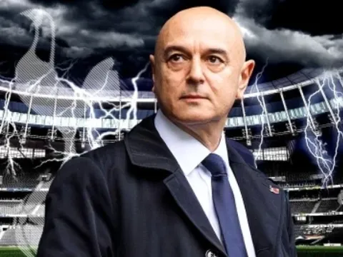 Daniel Levy sốc vì Tottenham phải vật lộn trụ hạng