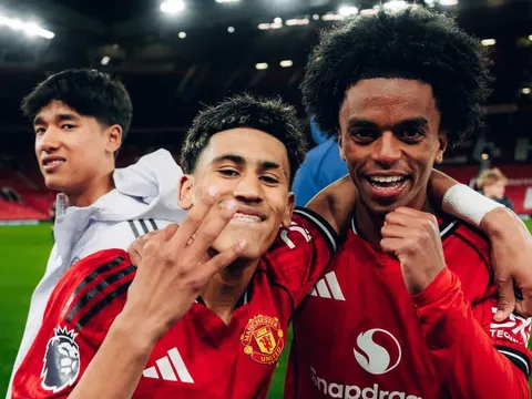 Sao U18 MU quyết ghi điểm với Michael Carrick