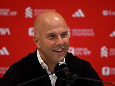 Arne Slot chỉ ra vũ khí giúp Arsenal vô địch