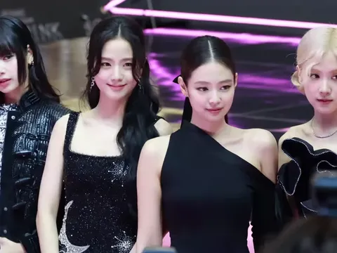 4 thói quen chăm da giúp các thành viên BLACKPINK luôn giữ được làn da căng bóng, khỏe khoắn
