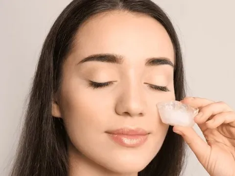 Chỉ dùng kem mắt chưa chắc đã đủ: Nhiều nguyên nhân khiến quầng thâm và bọng mắt ngày càng rõ hơn