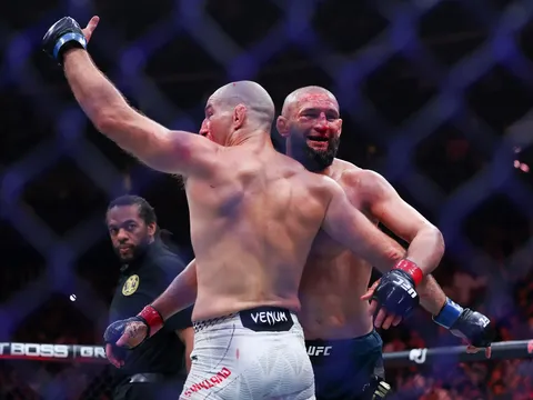 Khamzat Chimaev lên tiếng về quyết định xóa bỏ hận thù với Sean Strickland sau cú sốc tại UFC 328