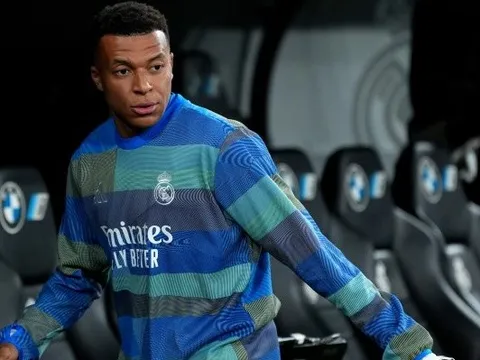 CĐV Real Madrid trút giận lên Mbappe ở trận thắng Real Oviedo