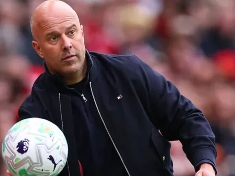 Arne Slot tự tin vá lỗ hổng phòng ngự của Liverpool
