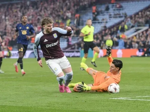 Harvey Elliott là nạn nhân của toan tính tại Aston Villa