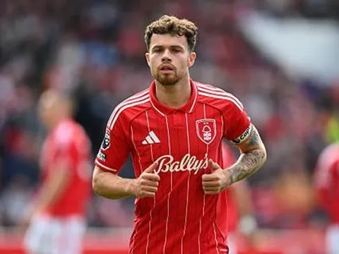 Man Utd âm thầm lôi kéo Neco Williams rời Nottingham Forest