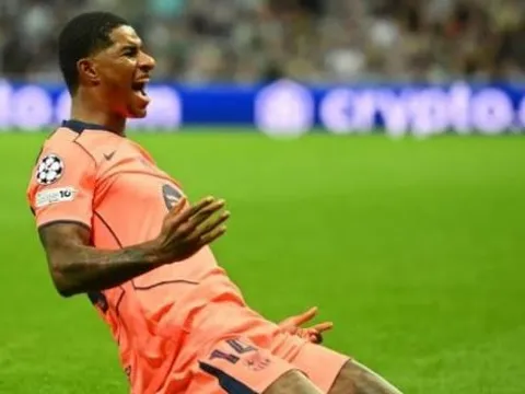 Man Utd đàm phán mới với Barcelona về tương lai Rashford