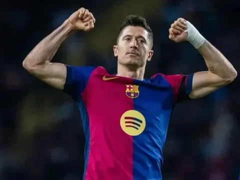 Fabrizio Romano lên tiếng về tương lai của Robert Lewandowski
