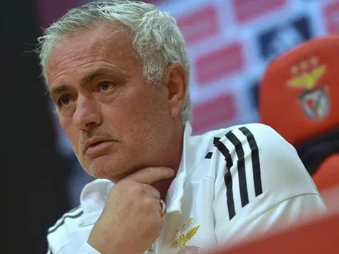 Jose Mourinho phớt lờ đề nghị gia hạn của Benfica