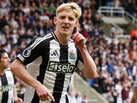 Howe để ngỏ khả năng Gordon rời Newcastle
