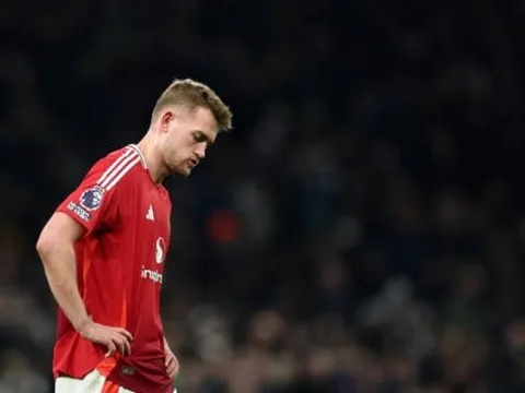 De Ligt phẫu thuật lưng, Man Utd thêm lo