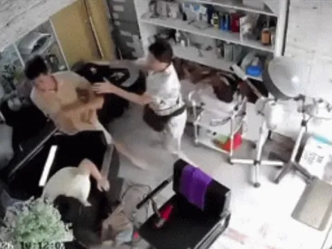Vụ người phụ nữ ôm trẻ nhỏ bị hành hung ở Hà Nội: Lộ danh tính người đàn ông