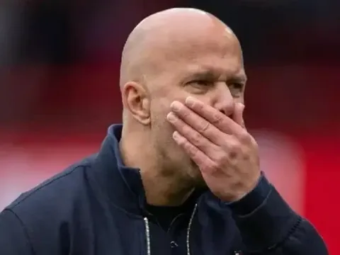 CĐV Liverpool nổi giận đòi sa thải Arne Slot sau trận thua Aston Villa