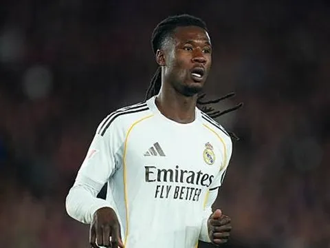 Tin đồn chuyển nhượng sáng 16/5: Tottenham săn Camavinga; Inter Milan ra giá bán Dumfries