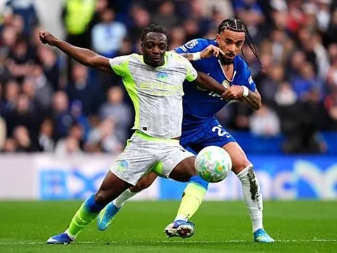 Chelsea phải khóa chặt cơn lốc Jeremy Doku tại Wembley