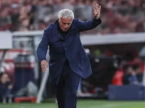 Jose Mourinho tái xuất cứu vãn mớ hỗn độn tại Real Madrid