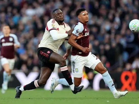Watkins chê hàng thủ Liverpool rời rạc