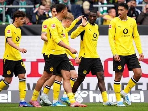Dortmund thắng Bremen 2-0 trong ngày hạ màn Bundesliga