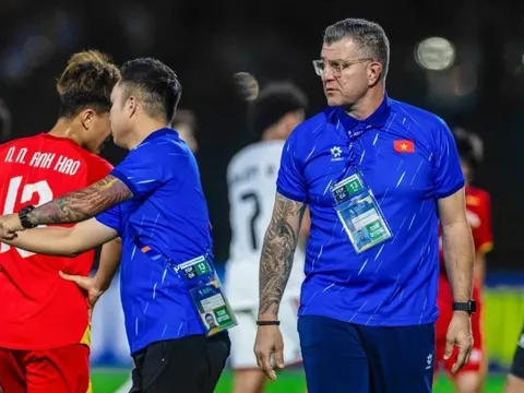 Báo khu vực ví HLV Roland là "Kim Sang Sik thứ hai" của Việt Nam