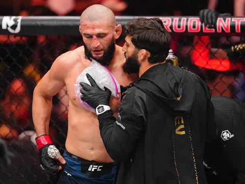 Arman Tsarukyan tiết lộ Khamzat Chimaev suýt bỏ cuộc trước thềm UFC 328 vì quá trình ép cân hành xác