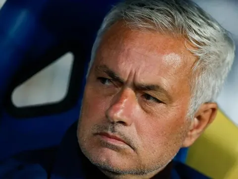 Mùa giải bất bại và trắng tay của Jose Mourinho