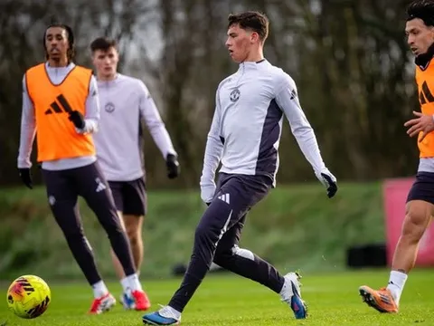 Michael Carrick hứa hẹn đưa các tài năng trẻ MU ra ánh sáng
