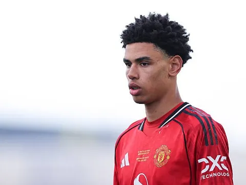 Giải pháp "cây nhà lá vườn" cho bài toán cánh trái của Man Utd
