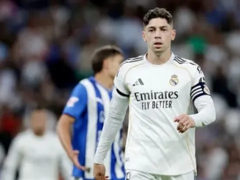 Tin đồn chuyển nhượng tối 17/5: MU theo sát Valverde; Mourinho muốn có Rodri