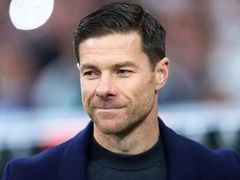 CHÍNH THỨC! Xabi Alonso ký hợp đồng 4 năm với Chelsea
