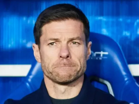Xabi Alonso vạch kế hoạch đại tu hàng phòng ngự Chelsea