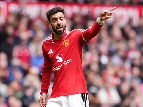 Bruno Fernandes xúc động khi cán mốc 20 kiến tạo