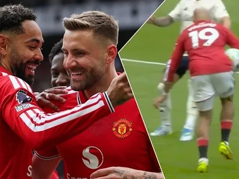 Trọng tài có lý khi công nhận bàn thắng chạm tay của Man Utd