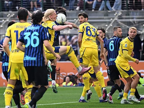 Inter đánh rơi chiến thắng trong ngày đăng quang Serie A