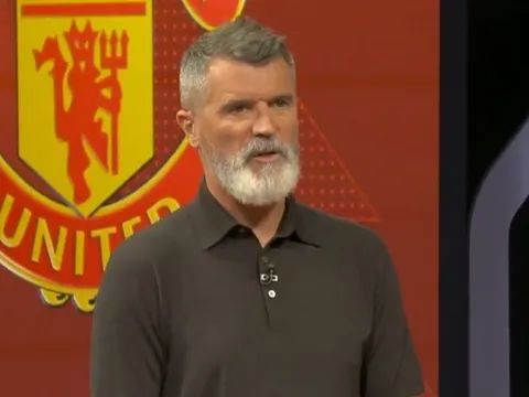 Roy Keane chê Amad Diallo bị hất văng như một đứa trẻ